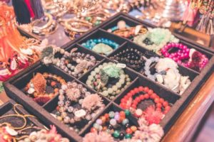 ビーズアクセサリー作りに必要な道具と材料は︖
