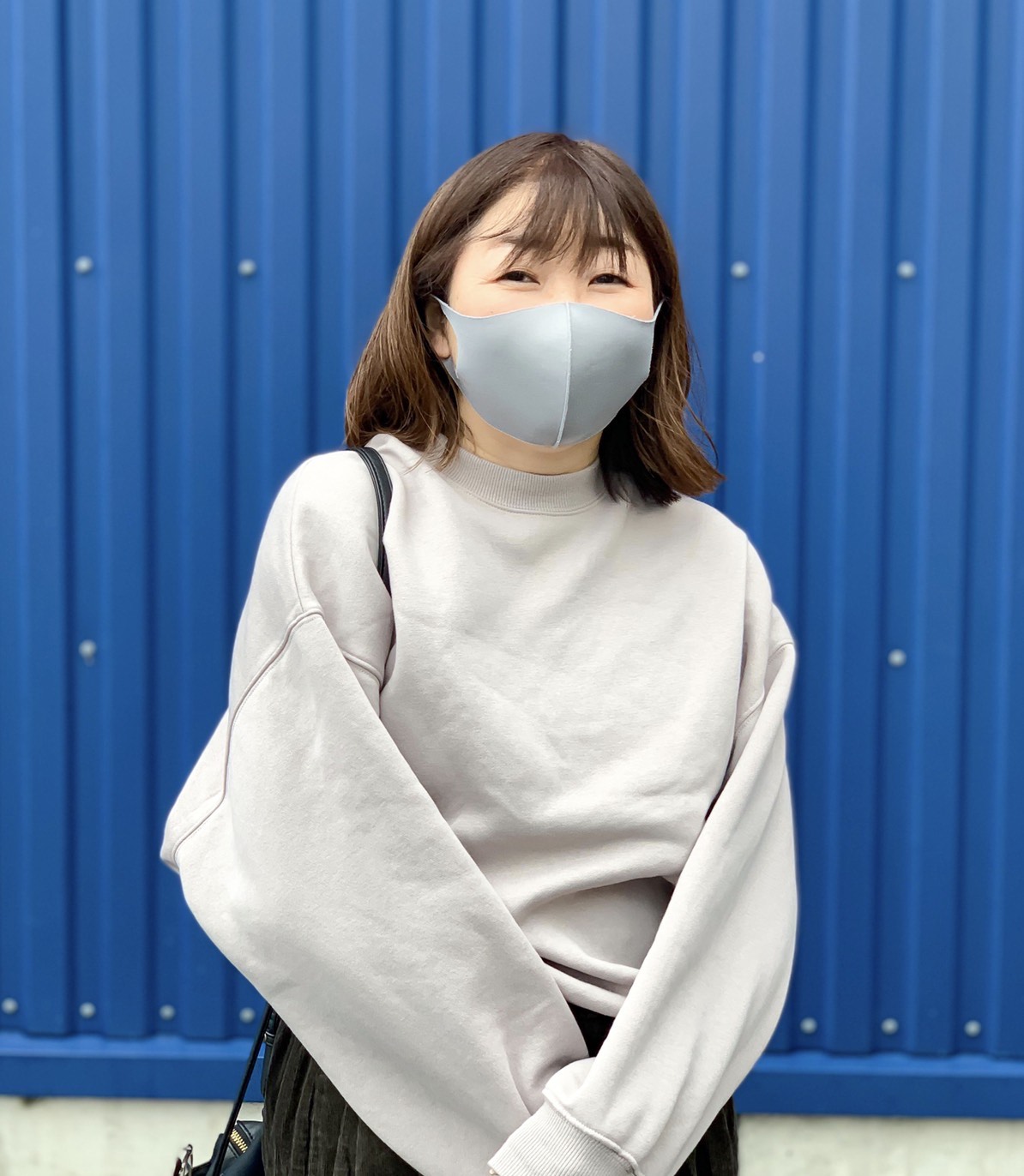 子育てを機に転職を考えていたところ、フラワーアレンジメントに触れ、一念発起してドライフラワーについて独学で学びました。<br />
講師資格を取得し、基礎知識やウエディングブーケ作り、生花をプリザーブドフラワーへ加工する技術を習得しました。<br />
大切なお客様の生花のお花を、保存できるお花へ加工後、アレンジメントする仕事を中心に、多岐にわたって活躍しています。