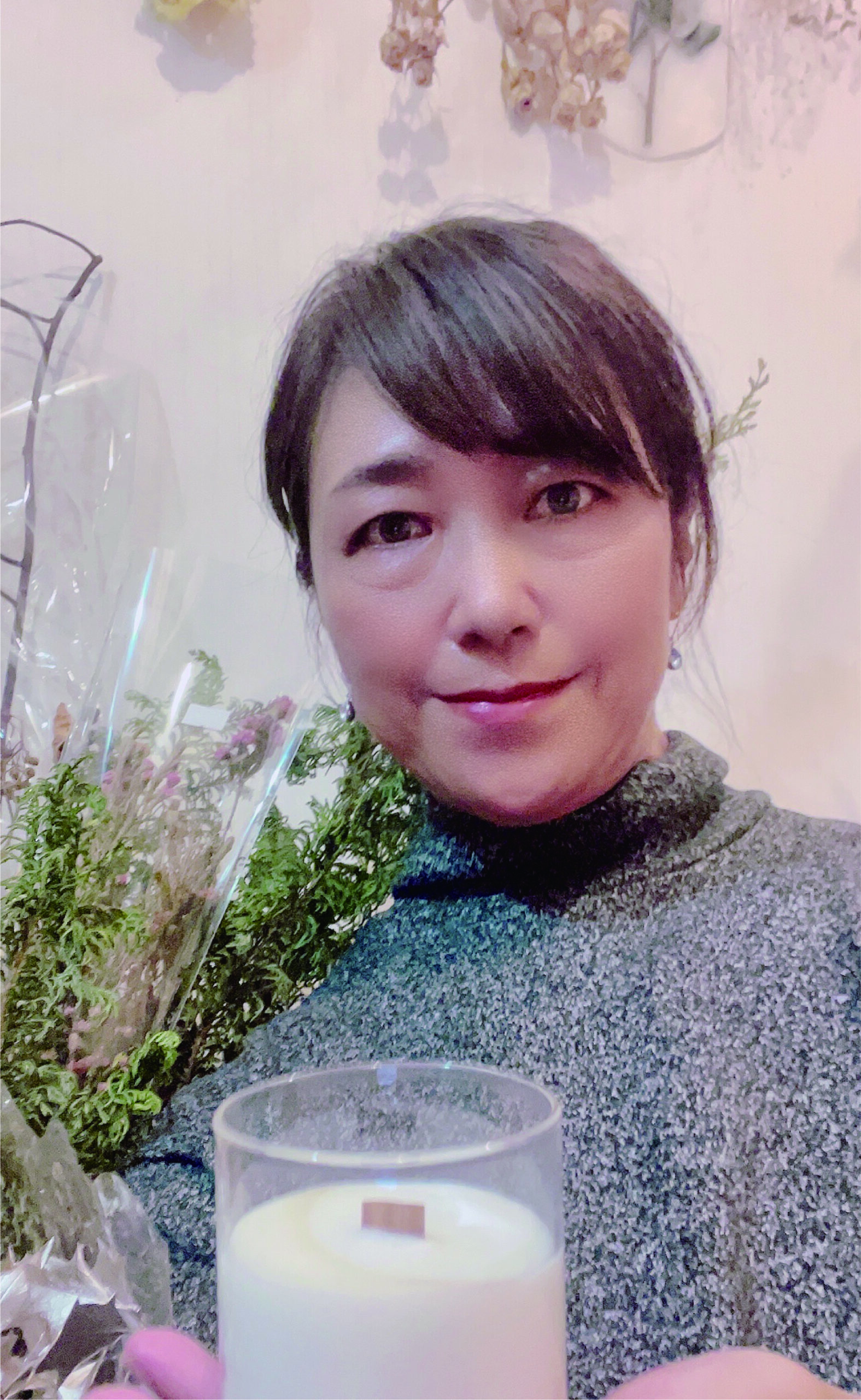 海と自然が大好きなサーファーで、アロマセラピスト・ソーパーとして湘南で活躍中。<br />
プライベートフェイシャル・フルボディーマッサージ施術、アロマセラピー講座開催。アロマセラピーの知識を活かしたコールドプロセス法石けん制作とワークショップ開催。愛犬のための石けん作りと販売。アロマ香るキャンドル作り、販売。ネットショップ運営。<br />
地球環境に優しい素材での作品作りを行なっています。<br />
日本航空国際線CA時代から自分や周囲がアロマセラピーで助けられてきました。その知識を活かして少しでもお役に立てたらと監修させていただきました。